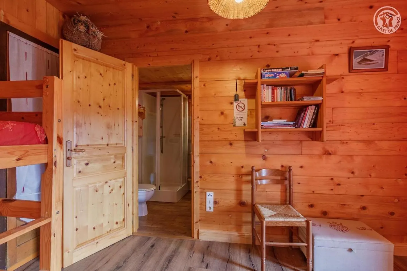 Le Megevan-Dans Les Alpages La Giettaz Bed & Breakfast